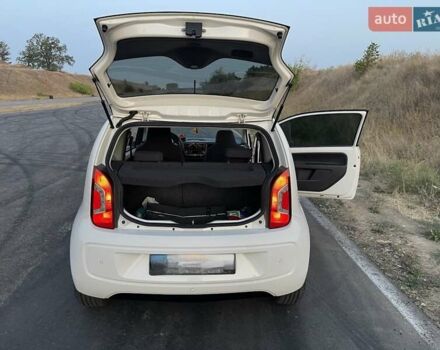 Белый Фольксваген Ап, объемом двигателя 1 л и пробегом 130 тыс. км за 7200 $, фото 15 на Automoto.ua