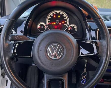 Белый Фольксваген Ап, объемом двигателя 1 л и пробегом 130 тыс. км за 7200 $, фото 3 на Automoto.ua