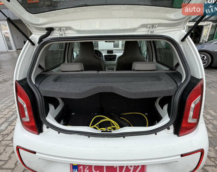 Белый Фольксваген Ап, объемом двигателя 0 л и пробегом 38 тыс. км за 5999 $, фото 15 на Automoto.ua