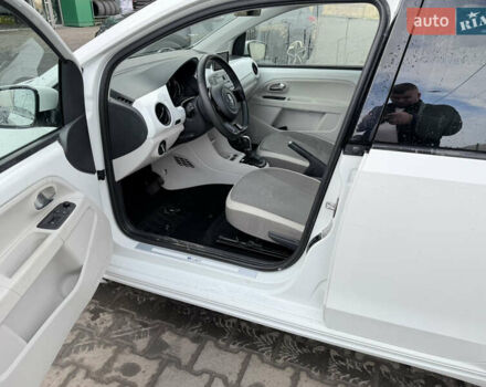 Белый Фольксваген Ап, объемом двигателя 0 л и пробегом 38 тыс. км за 5999 $, фото 12 на Automoto.ua