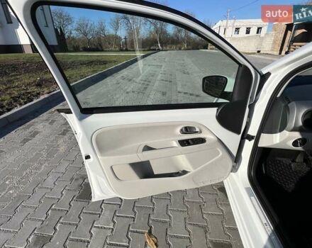 Белый Фольксваген Ап, объемом двигателя 0 л и пробегом 82 тыс. км за 5950 $, фото 14 на Automoto.ua