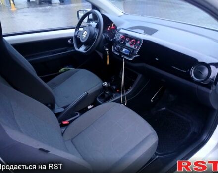 Белый Фольксваген Ап, объемом двигателя 1 л и пробегом 92 тыс. км за 5950 $, фото 2 на Automoto.ua