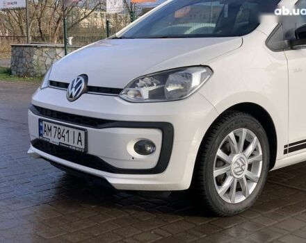 Белый Фольксваген Ап, объемом двигателя 1 л и пробегом 144 тыс. км за 6999 $, фото 3 на Automoto.ua