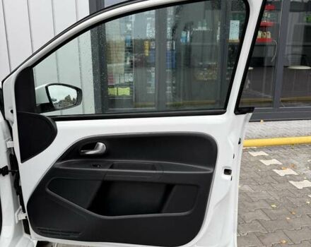 Белый Фольксваген Ап, объемом двигателя 0 л и пробегом 78 тыс. км за 8499 $, фото 26 на Automoto.ua