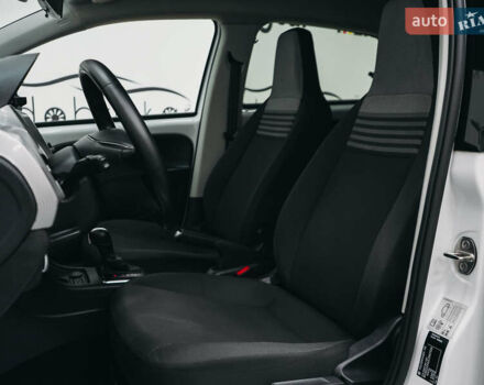 Белый Фольксваген Ап, объемом двигателя 0 л и пробегом 54 тыс. км за 10539 $, фото 30 на Automoto.ua