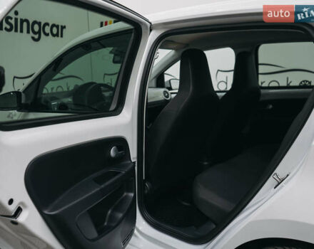 Белый Фольксваген Ап, объемом двигателя 0 л и пробегом 54 тыс. км за 10539 $, фото 46 на Automoto.ua