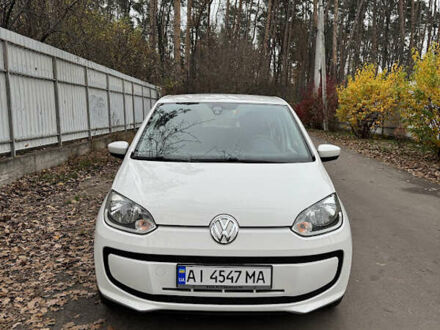 Белый Фольксваген Ап, объемом двигателя 1 л и пробегом 166 тыс. км за 6499 $, фото 1 на Automoto.ua