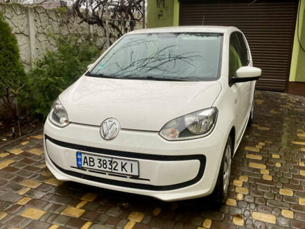 Белый Фольксваген Ап, объемом двигателя 1 л и пробегом 300 тыс. км за 5359 $, фото 1 на Automoto.ua