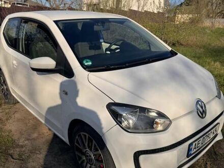 Белый Фольксваген Ап, объемом двигателя 1 л и пробегом 109 тыс. км за 5100 $, фото 1 на Automoto.ua
