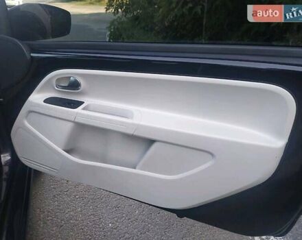 Черный Фольксваген Ап, объемом двигателя 1 л и пробегом 170 тыс. км за 5950 $, фото 2 на Automoto.ua