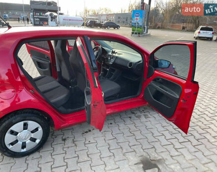 Красный Фольксваген Ап, объемом двигателя 1 л и пробегом 238 тыс. км за 4800 $, фото 4 на Automoto.ua