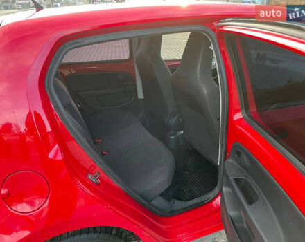 Красный Фольксваген Ап, объемом двигателя 1 л и пробегом 238 тыс. км за 4800 $, фото 5 на Automoto.ua