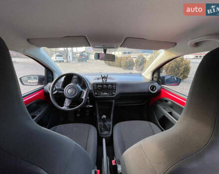 Красный Фольксваген Ап, объемом двигателя 1 л и пробегом 238 тыс. км за 4800 $, фото 3 на Automoto.ua