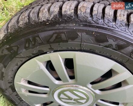 Фольксваген Ап 2013 в Львове на Automoto.ua Красный Фольксваген Ап, объемом двигателя 1 л и пробегом 135 тыс. км за 8183 $, фото 14 на Automoto.ua