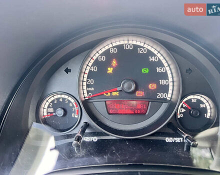 Фольксваген Ап 2013 в Киеве на Automoto.ua Красный Фольксваген Ап, объемом двигателя 1 л и пробегом 90 тыс. км за 8500 $, фото 14 на Automoto.ua