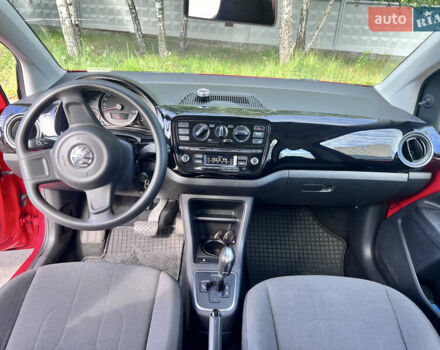 Фольксваген Ап 2013 в Киеве на Automoto.ua Красный Фольксваген Ап, объемом двигателя 1 л и пробегом 90 тыс. км за 8500 $, фото 8 на Automoto.ua