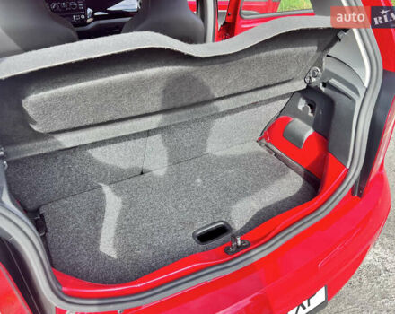 Фольксваген Ап 2013 в Киеве на Automoto.ua Красный Фольксваген Ап, объемом двигателя 1 л и пробегом 90 тыс. км за 8500 $, фото 11 на Automoto.ua