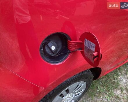 Фольксваген Ап 2013 в Львове на Automoto.ua Красный Фольксваген Ап, объемом двигателя 1 л и пробегом 135 тыс. км за 8183 $, фото 34 на Automoto.ua