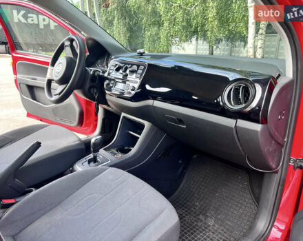 Фольксваген Ап 2013 в Киеве на Automoto.ua Красный Фольксваген Ап, объемом двигателя 1 л и пробегом 90 тыс. км за 8500 $, фото 9 на Automoto.ua