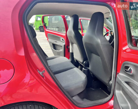 Фольксваген Ап 2013 в Киеве на Automoto.ua Красный Фольксваген Ап, объемом двигателя 1 л и пробегом 90 тыс. км за 8500 $, фото 10 на Automoto.ua