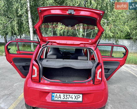 Фольксваген Ап 2013 в Киеве на Automoto.ua Красный Фольксваген Ап, объемом двигателя 1 л и пробегом 90 тыс. км за 8500 $, фото 6 на Automoto.ua