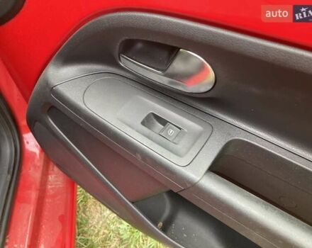 Фольксваген Ап 2013 в Львове на Automoto.ua Красный Фольксваген Ап, объемом двигателя 1 л и пробегом 135 тыс. км за 8183 $, фото 35 на Automoto.ua