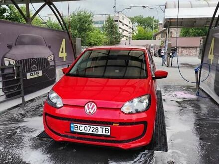 Фольксваген Ап 2011 у Львові на Automoto.ua Червоний Фольксваген Ап, об'ємом двигуна 1 л та пробігом 270 тис. км за 3450 $, фото 1 на Automoto.ua