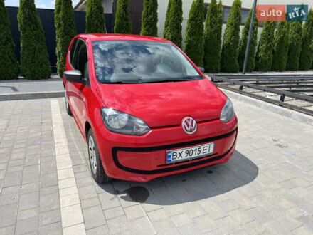 Фольксваген Ап 2011 в Каменце-Подольском на Automoto.ua Красный Фольксваген Ап, объемом двигателя 1 л и пробегом 266 тыс. км за 5200 $, фото 1 на Automoto.ua