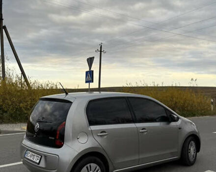 Сірий Фольксваген Ап, об'ємом двигуна 1 л та пробігом 76 тис. км за 6700 $, фото 4 на Automoto.ua