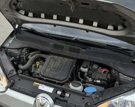 Сірий Фольксваген Ап, об'ємом двигуна 1 л та пробігом 76 тис. км за 6700 $, фото 10 на Automoto.ua