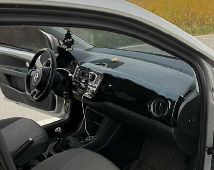 Сірий Фольксваген Ап, об'ємом двигуна 1 л та пробігом 76 тис. км за 6700 $, фото 9 на Automoto.ua