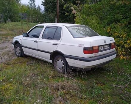 Белый Фольксваген Венто, объемом двигателя 1.8 л и пробегом 218 тыс. км за 1700 $, фото 4 на Automoto.ua