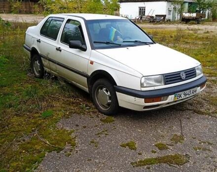 Белый Фольксваген Венто, объемом двигателя 1.8 л и пробегом 218 тыс. км за 1700 $, фото 6 на Automoto.ua