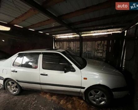 Белый Фольксваген Венто, объемом двигателя 1.78 л и пробегом 380 тыс. км за 2500 $, фото 2 на Automoto.ua