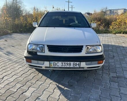 Белый Фольксваген Венто, объемом двигателя 1.8 л и пробегом 310 тыс. км за 1200 $, фото 6 на Automoto.ua