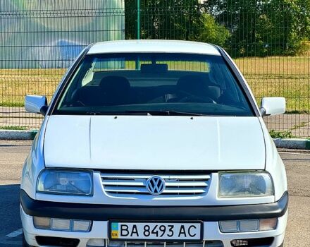 Белый Фольксваген Венто, объемом двигателя 1.8 л и пробегом 350 тыс. км за 2950 $, фото 1 на Automoto.ua