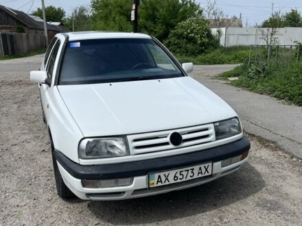 Фольксваген Венто 1993 у Дергачах на Automoto.ua Білий Фольксваген Венто, об'ємом двигуна 1.8 л та пробігом 198 тис. км за 1500 $, фото 1 на Automoto.ua