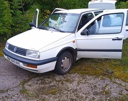 Білий Фольксваген Венто, об'ємом двигуна 1.8 л та пробігом 218 тис. км за 1700 $, фото 1 на Automoto.ua