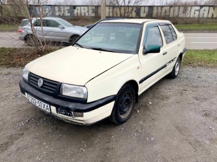 Белый Фольксваген Венто, объемом двигателя 1.9 л и пробегом 250 тыс. км за 1400 $, фото 1 на Automoto.ua