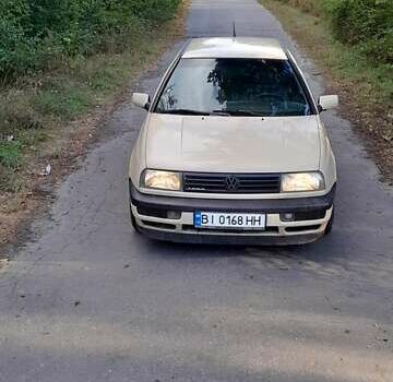 Бежевый Фольксваген Венто, объемом двигателя 1.9 л и пробегом 200 тыс. км за 3000 $, фото 1 на Automoto.ua