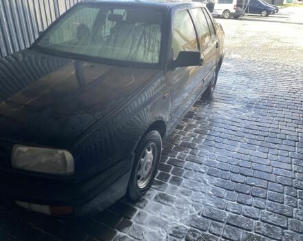 Чорний Фольксваген Венто, об'ємом двигуна 1.8 л та пробігом 172 тис. км за 750 $, фото 1 на Automoto.ua