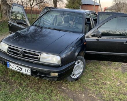 Черный Фольксваген Венто, объемом двигателя 1.8 л и пробегом 3 тыс. км за 1500 $, фото 9 на Automoto.ua