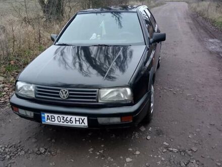 Черный Фольксваген Венто, объемом двигателя 1.78 л и пробегом 350 тыс. км за 2299 $, фото 1 на Automoto.ua