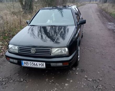 Черный Фольксваген Венто, объемом двигателя 1.78 л и пробегом 350 тыс. км за 2299 $, фото 1 на Automoto.ua