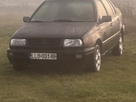 Черный Фольксваген Венто, объемом двигателя 0 л и пробегом 250 тыс. км за 450 $, фото 1 на Automoto.ua