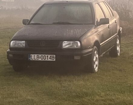 Чорний Фольксваген Венто, об'ємом двигуна 0 л та пробігом 250 тис. км за 450 $, фото 1 на Automoto.ua