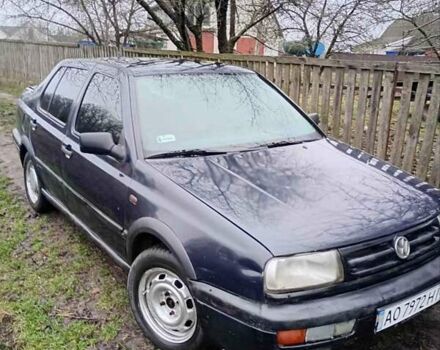 Черный Фольксваген Венто, объемом двигателя 1.78 л и пробегом 200 тыс. км за 1050 $, фото 1 на Automoto.ua