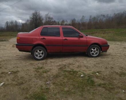 Красный Фольксваген Венто, объемом двигателя 1.78 л и пробегом 300 тыс. км за 2500 $, фото 1 на Automoto.ua