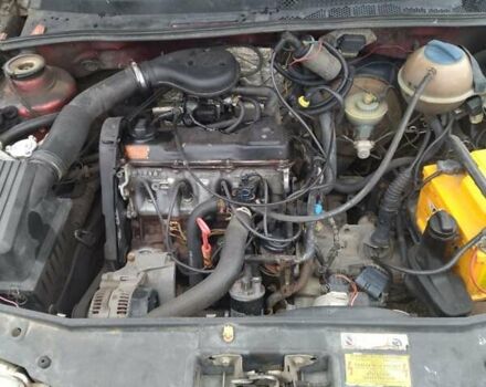 Красный Фольксваген Венто, объемом двигателя 1.78 л и пробегом 300 тыс. км за 2500 $, фото 3 на Automoto.ua