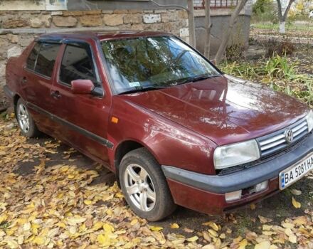 Красный Фольксваген Венто, объемом двигателя 1.8 л и пробегом 286 тыс. км за 2100 $, фото 2 на Automoto.ua